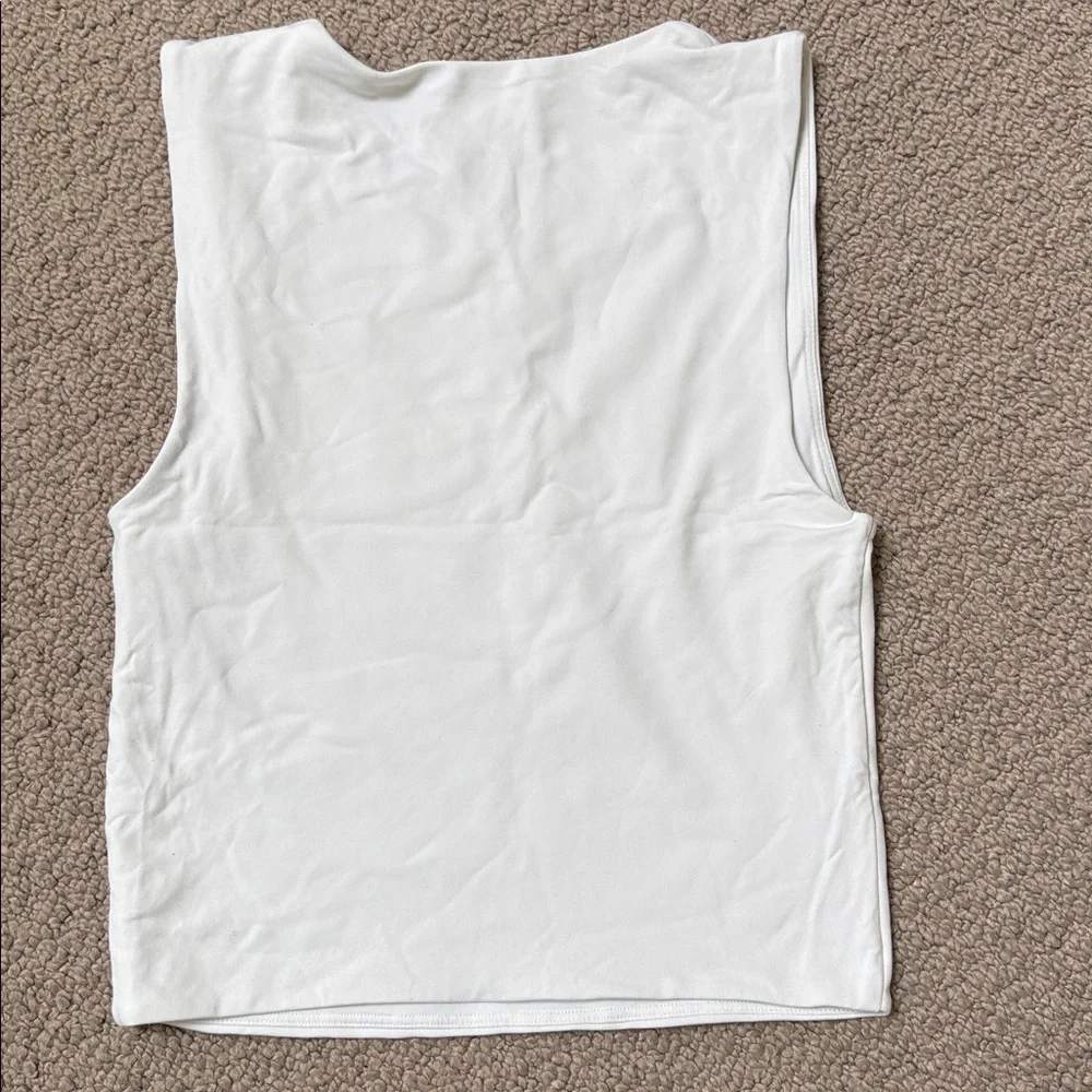 Aritzia contour Set of Black + White Sleeveless Tank Tops - Picture 8 of 9